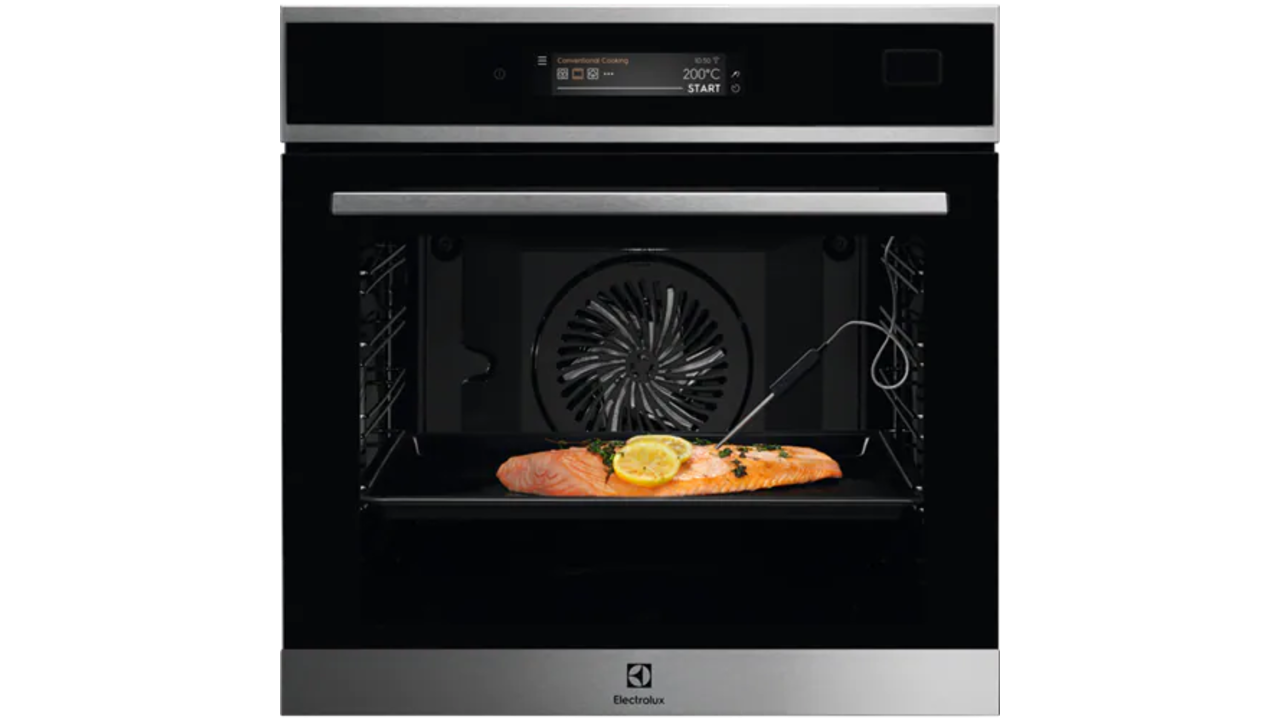 Духовой шкаф электрический Electrolux EOC9P31WX, черный/серебристый
